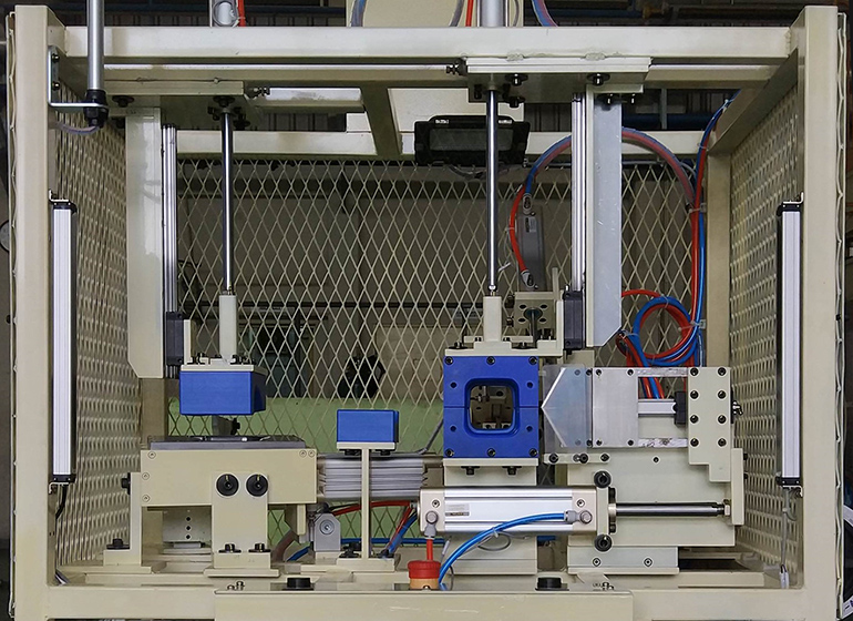 KMIが製作した加工機の写真