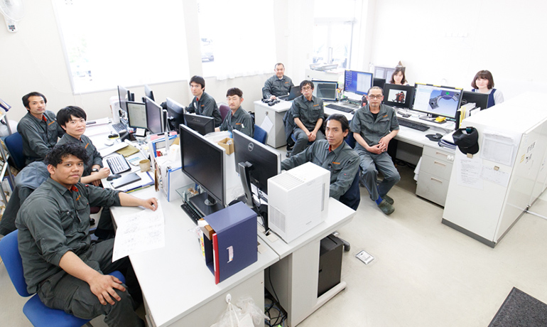 関東製作所の関工場メンバーの写真