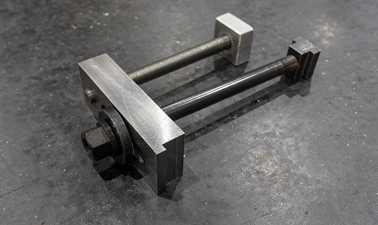 裏加工用治具の写真-2